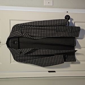 NWT BBJ dress sweater- jacket. Size medium.